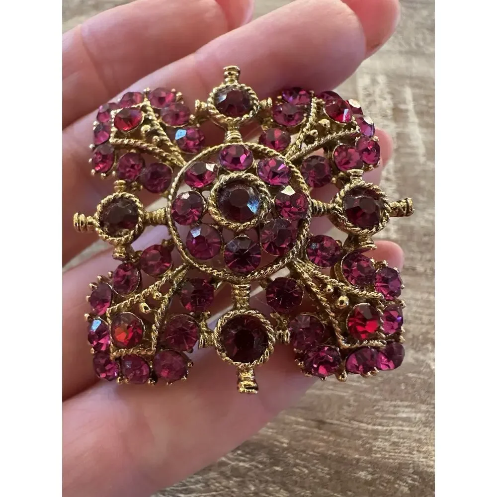 Vintage Red Rhinestone Cluster Brooch Pin Gold Tone Sparkly Crystal